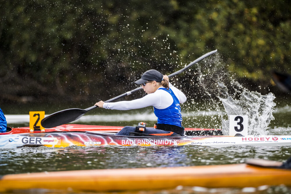 Katharina Bauernschmidt im Parakanu